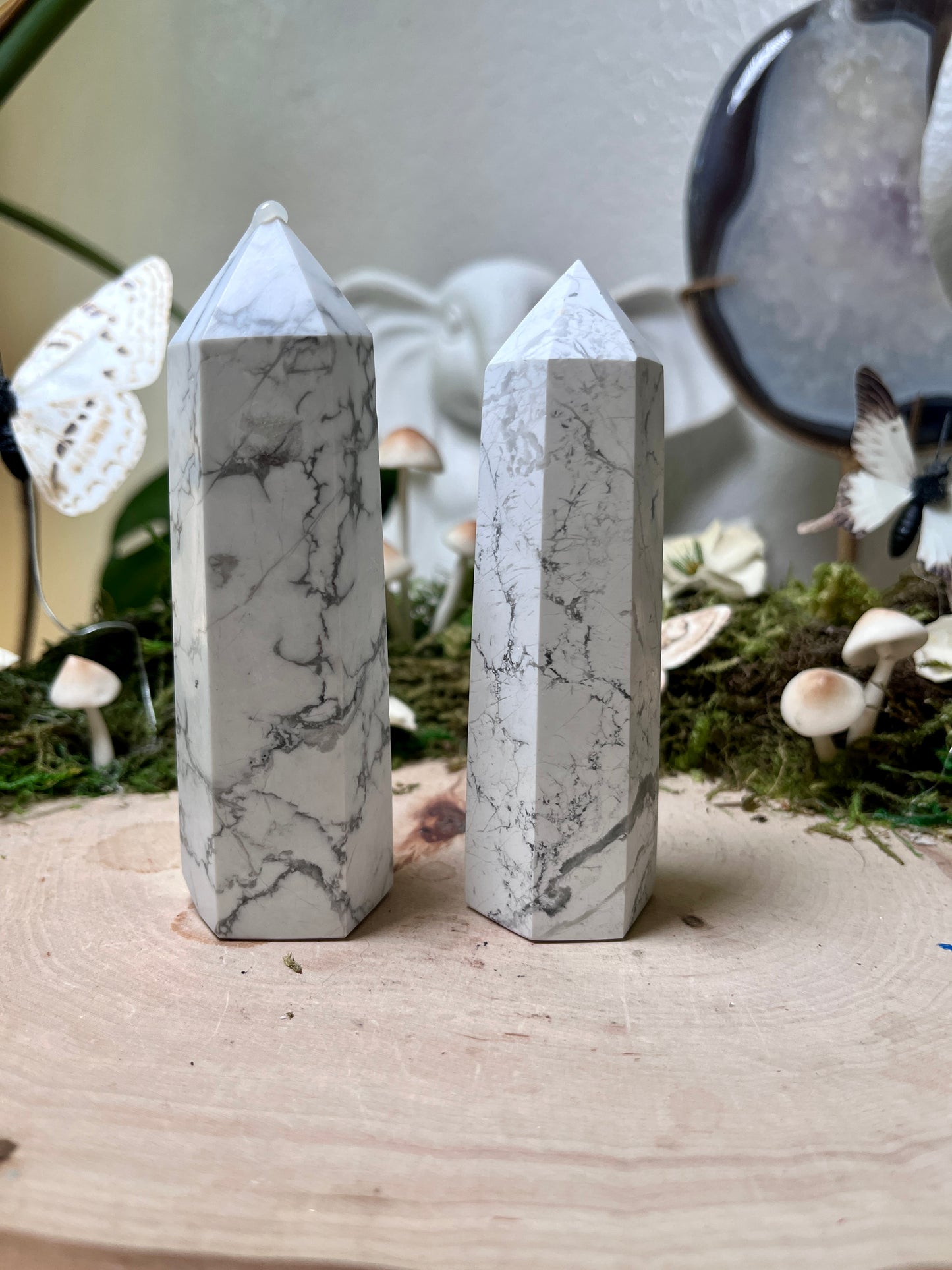 Howlite Point