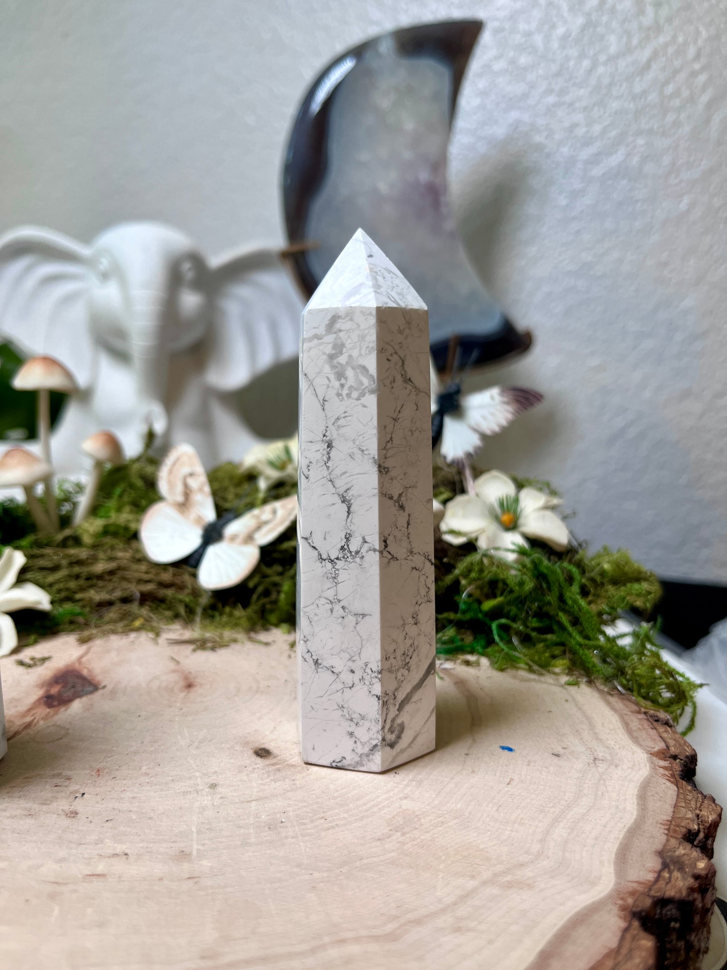Howlite Point