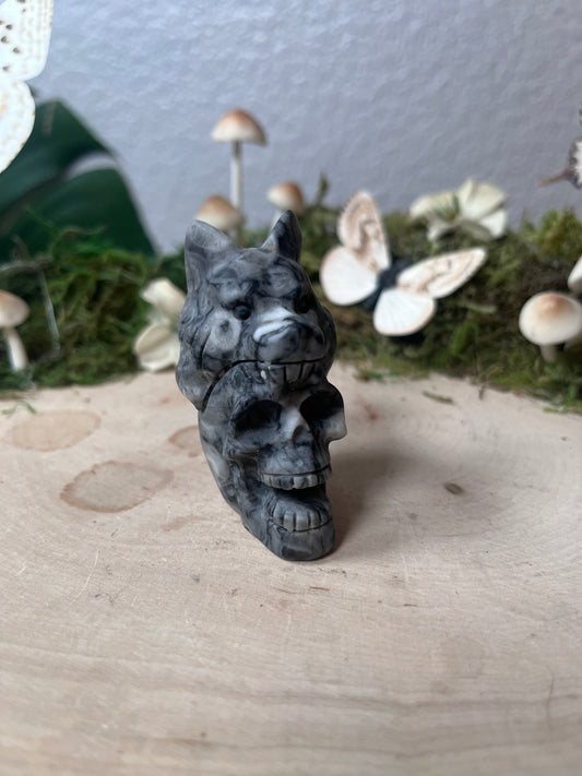 Picture Jasper Skull with wolf