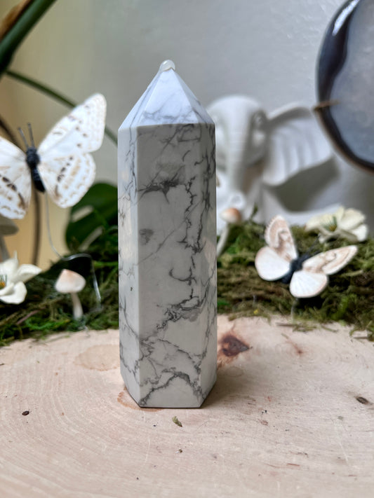 Howlite Point
